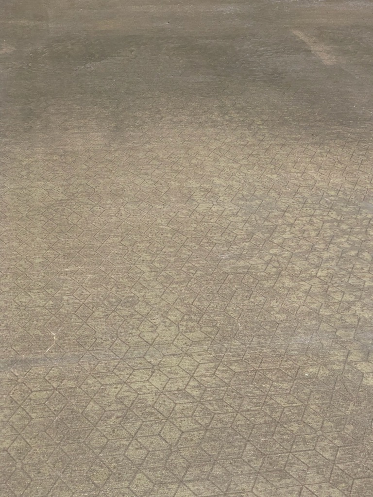 Rombus grid pattern visible in cured surface
